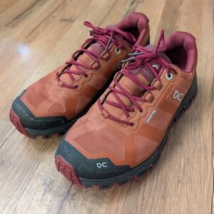 On Cloudventure Waterproof Trail Running Hiking Shoes Women 7 or Men 5.5